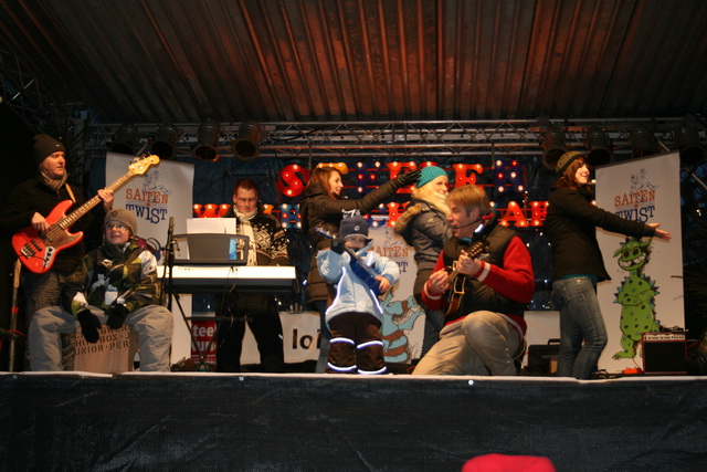 gal/2010/2010 Saitentwist Steeler Weihnachtsmarkt 1.12.mit 2. Klassen Steeler Rott/2010 Saitentwist Steeler Weihnachtsmarkt 1.12. mit 2.Klassen Steeler Rott (7).jpg